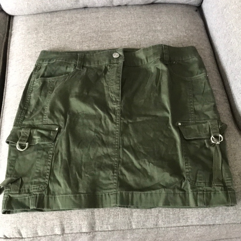 Hunter green mini skirt!